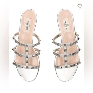 Valentino Garavani
Tonal Rockstud Flat Leather Slide Sandals 7-7.5 38 European